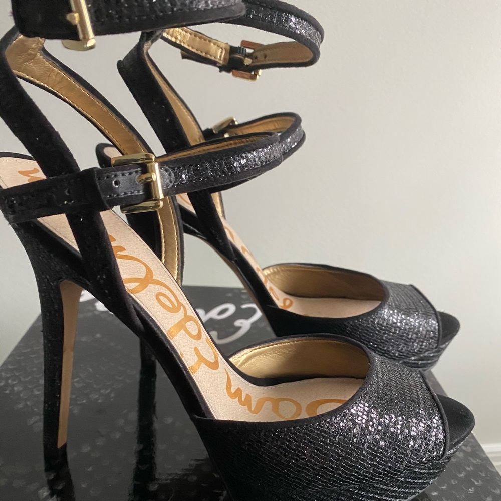 Black sandal